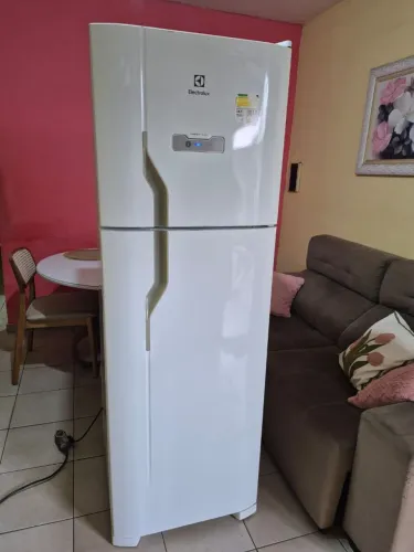 Geladeira Electrolux DFN41 Frost free! Seminova