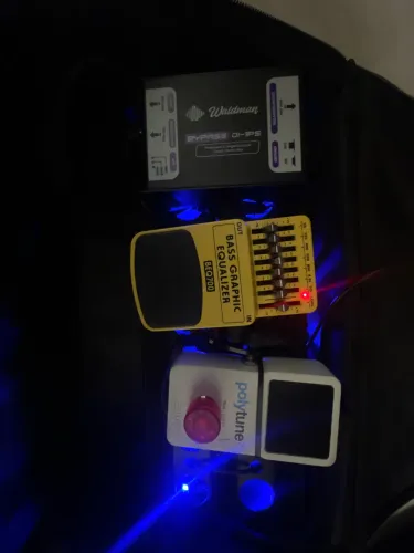 Polytune 3 / Bass Equalizer BEQ700 behringer / Pedal Board