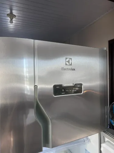 Geladeira Electrolux Frost Free Inox, 310 litros, 220V