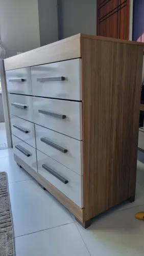Cômoda 8 gavetas offwhite/natural em mdf