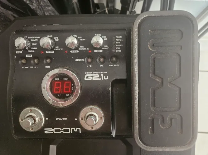 Pedaleira Zoom guitarra G2.1u