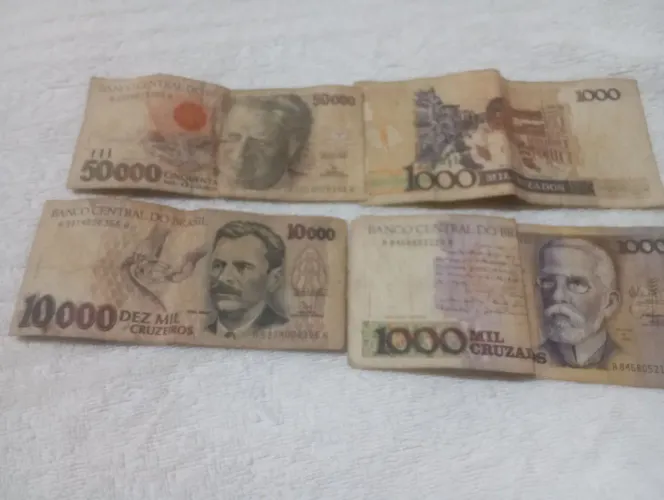 Vendo 5 cédulas antigas de cruzeiros em bom estados