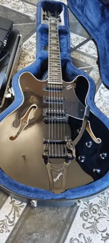 Guitarra Semi acústica - Vox Bobcaster - Preta