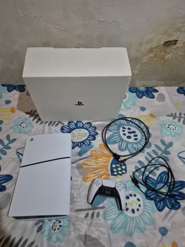 Vendo Slim PS5DISK com um controle e jogos