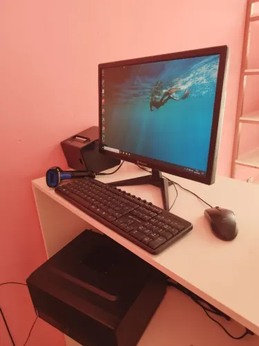 Computador frente de caixa PDV
