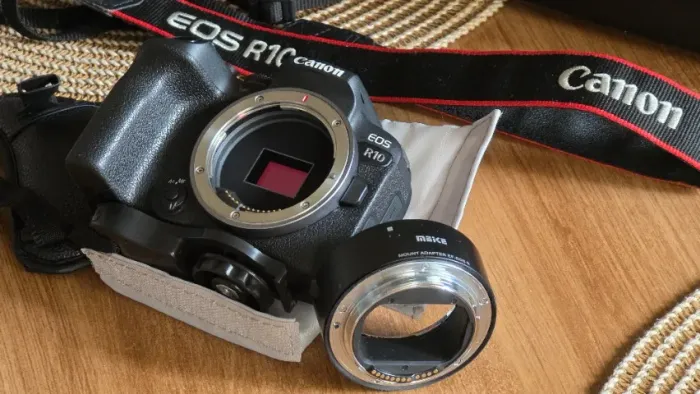 VENDO: Câmera Canon EOS R10 (Estado de Nova) + Acessórios!