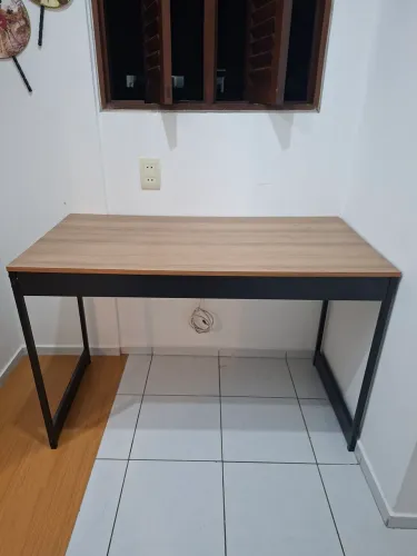 Mesa de escritório estilo industrial 