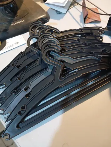 100 Cabides de Plástico Novos