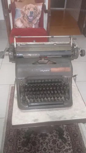 Máquina de escrever antiga
