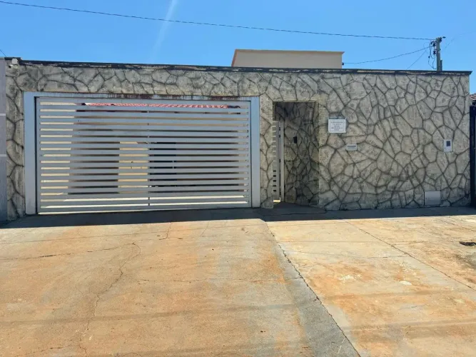 Casa à Venda 300m² Rua Augusto Alves Amorim - Montividiu do Norte-GO