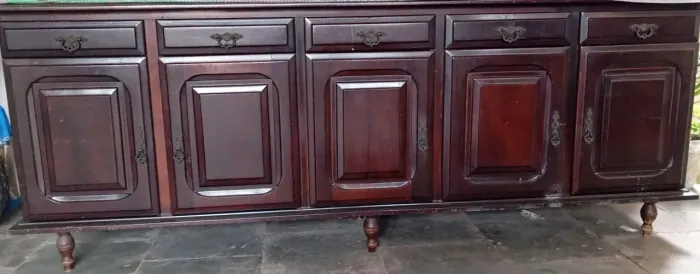 Buffet Aparador Antigo em Madeira Maciça - 5 Portas e 5 Gavetas (Excelente Estado)