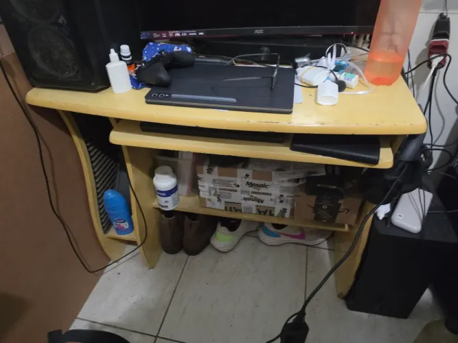 Vendo Escrivaninha / Mesa para Computador