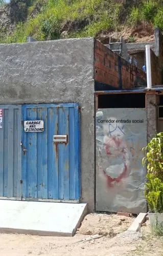 Vendo terreno com construção