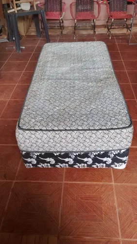 Vendo cama box solteiro.ja com o frete da entrega