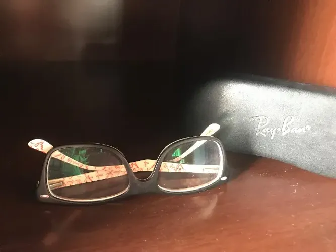 Vendo armação de óculos Rayban