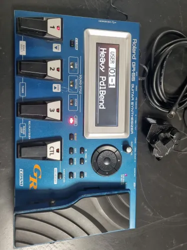 Pedaleira Roland GR-55 com a GK-3