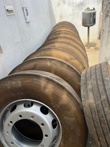 12 pneus 295/80/22.5