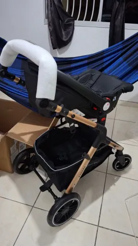 Carrinho de bebê e Bebê conforto