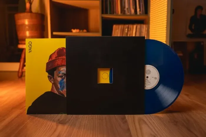 LP Yago o Próprio Noize (pequeno rasgo na capa)