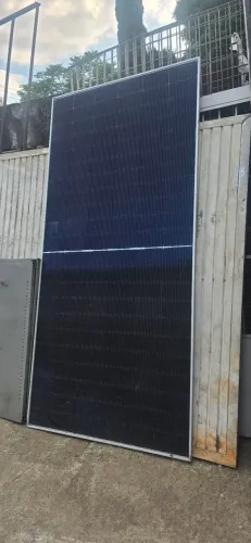 Placa solar quebrada 