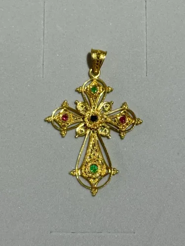 Pingente de cruz em ouro