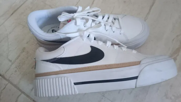 VENDO NIKE COURT LEGACY LIFT