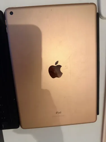 Ipad (8ª geração) 128GB + Teclado original Apple