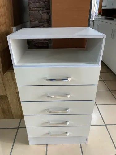 Cômoda com 5 gavetas