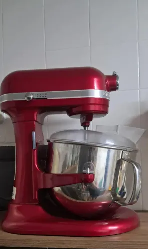 Batedeira americana KitchenAid Bowl-Lift 5,6 litros na cor vermelha