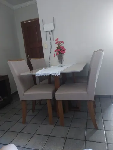 Vendo mesa com 4 cadeiras ótimo estado