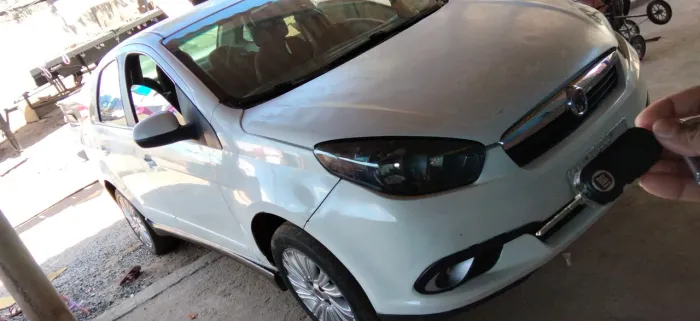 Fiat Grand Siena Attrac. 1.4 EVO F.flex 8V 2013