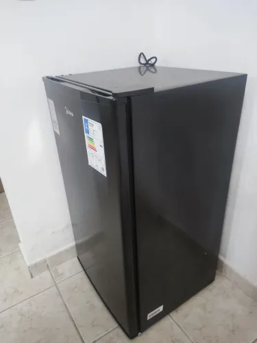 Frigobar Midea 124L preto