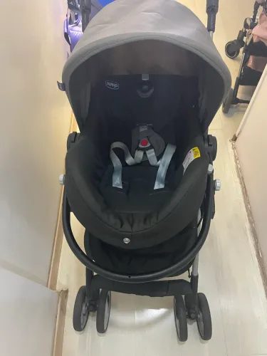 Carrinho de Bebê Chicco - com Moisés e Bebê Conforto 