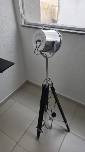Luminária Piso Industrial Tripé Studio Set