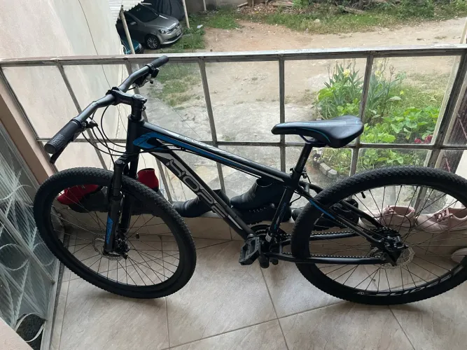 Bicicleta com marchas seminova em ótimo estado 