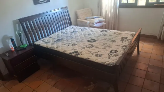 Cama de Casal em Madeira Maciça Ripada (Sem Colchão ou Com colchão)"