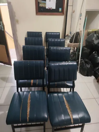 Cadeiras conjunto com 8 unidades 
