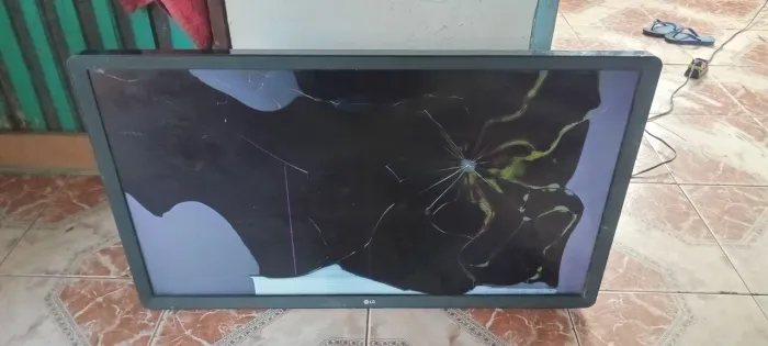 Vendo uma TV LG 32 polegadas com defeito