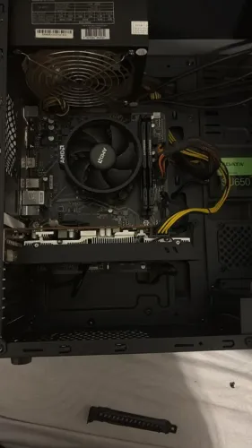 PC Gamer Ryzen 5 5500 + RX 5500 XT 8GB | 16GB RAM 3200MHz | SSD 240GB