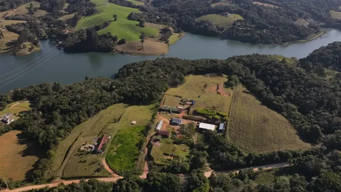 Linda Chacara com frente para a Represa Passaúna 20 min Ecoville
