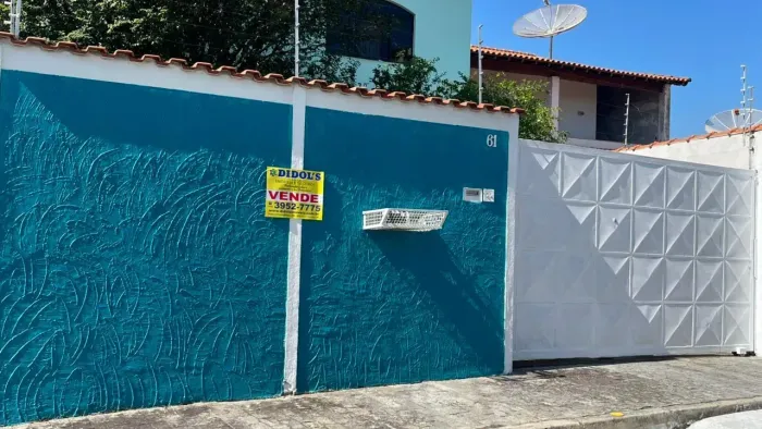 Sobrado para venda possui 220 metros quadrados com 3 quartos