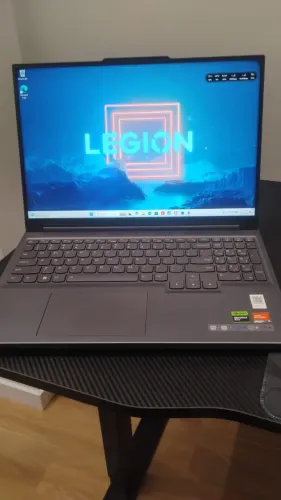 Notebook Legion Slim 5 (RTX 4060 / Ryzen 5 7640HS / 16GB DDR5 / 512GB SSD)