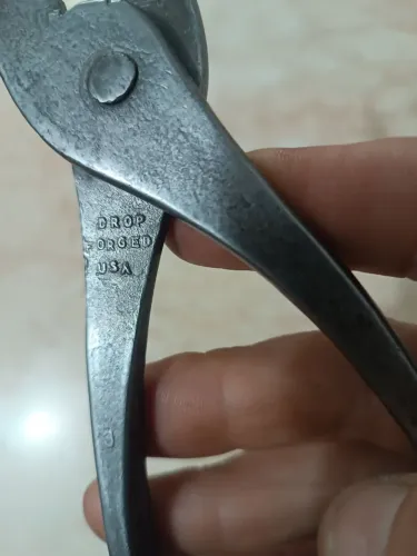 Vendo alicate antigo americano.