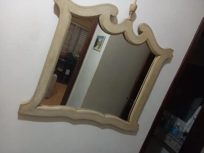 Espelho vantagem. Moldura pátina .antigo