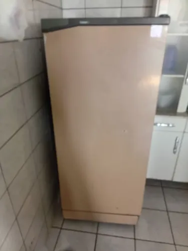 Vende se geladeira