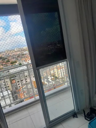 Aplicação de fumê residencial e automotivo.