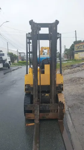 Empilhadeira glp 2500 kgs industrial revisada