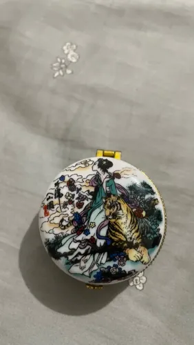 Mini porta joias vintage oriental de porcelana 