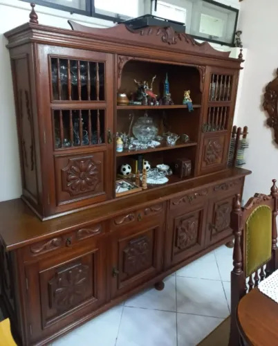 Vendo jogo de jantar, mesa e oratório 