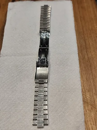 Pulseira Omega Speedmaster legítima em aço inox, em bom estado. Elegância e durabilidade.